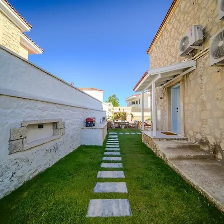 Alacati'da Saunali Jakuzili ヴィラ *