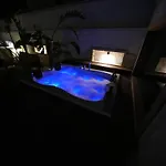 Alacati'da Saunali Jakuzili 빌라
