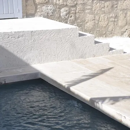 Alacati'da Saunali Jakuzili Cesme