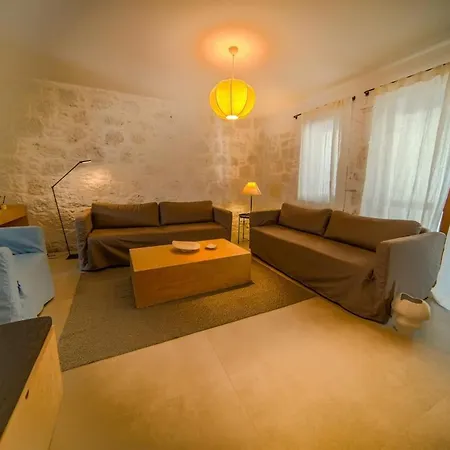 Villa Alaçatı'da Saunalı Jakuzili *