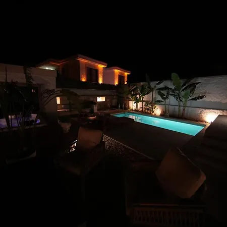 Villa Alaçatı'da Saunalı Jakuzili Çeşme