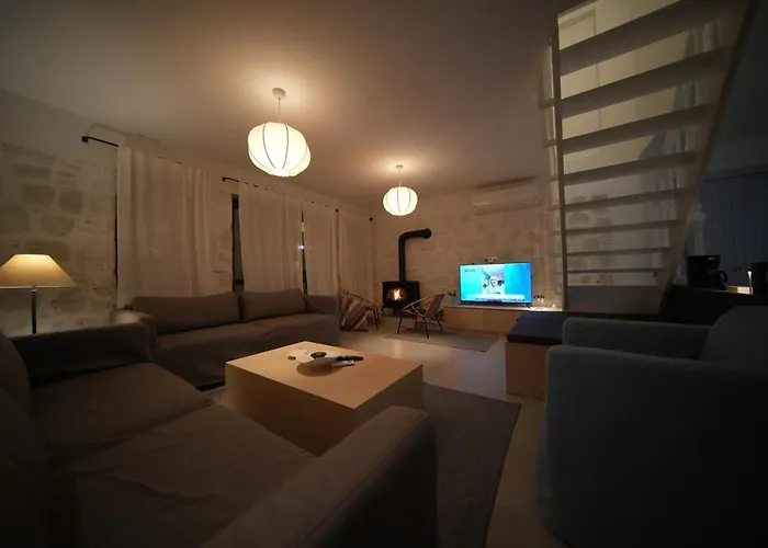 Alacati'da Saunali Jakuzili Villa *