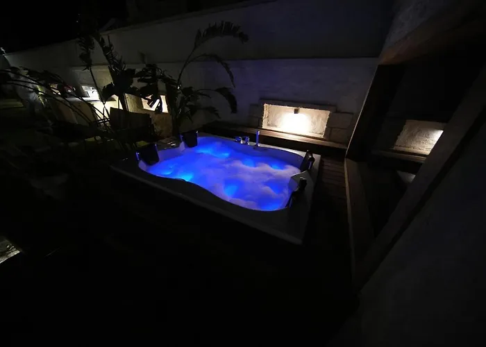 Alacati'da Saunali Jakuzili Villa