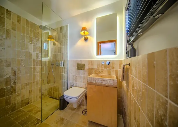 Alacati'da Saunali Jakuzili Cesme