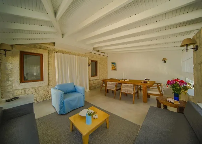 Alacati'da Saunali Jakuzili Villa Cesme