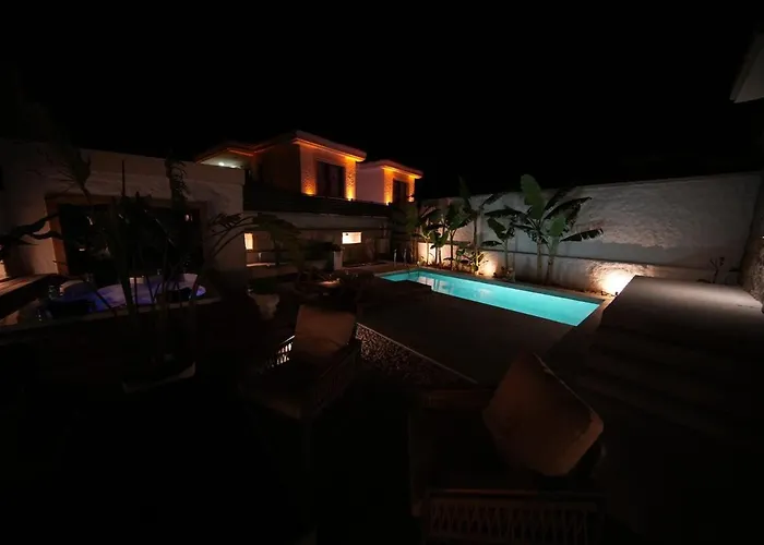 Villa Alacati'da Saunali Jakuzili Cesme